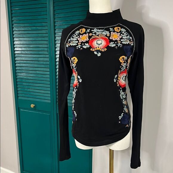Free People Embroidered Black Floral Women's mock turtleneck- small - Picture 1 of 9